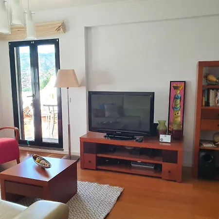 Luzia's - 2 Bedroom Sleeps 4
